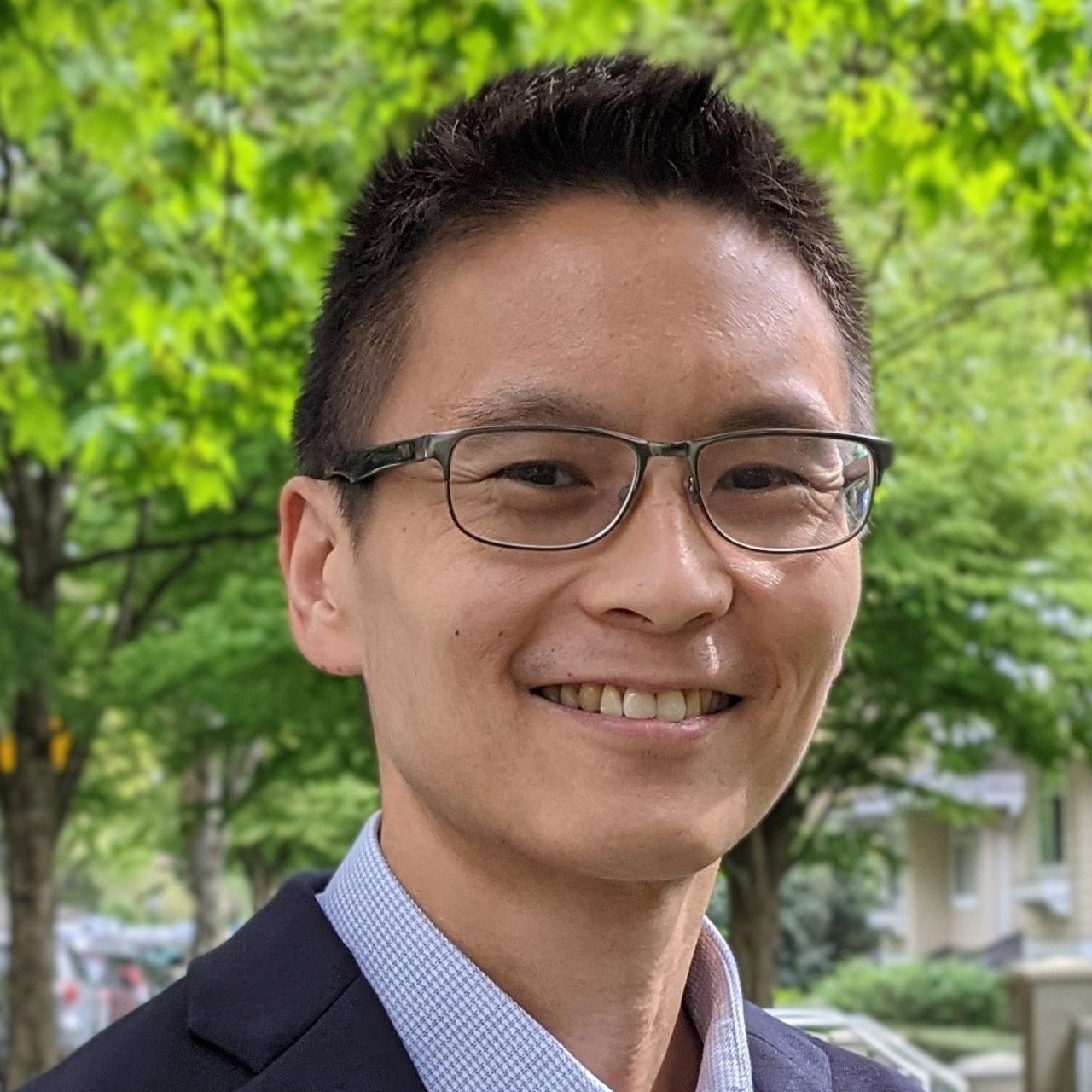 Eugene Au Headshot crop