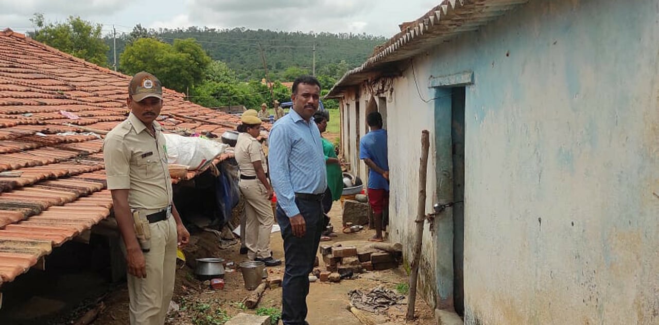 2022 06 Mukti Rescue Rescue team at the brick kiln 2 jpeg 202206 BAN Mukti Coalition Rescue Approved for Full Use