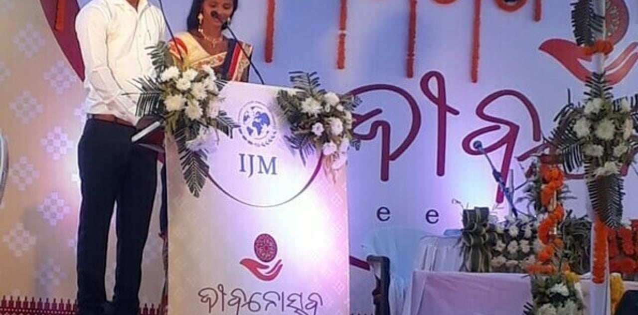 Santoshini Emcee at Graduation jpg 2023 04 Odisha Shramavahini Survivor Network New Leaders Approved for Full Use 2023 09 13 182954 bbij