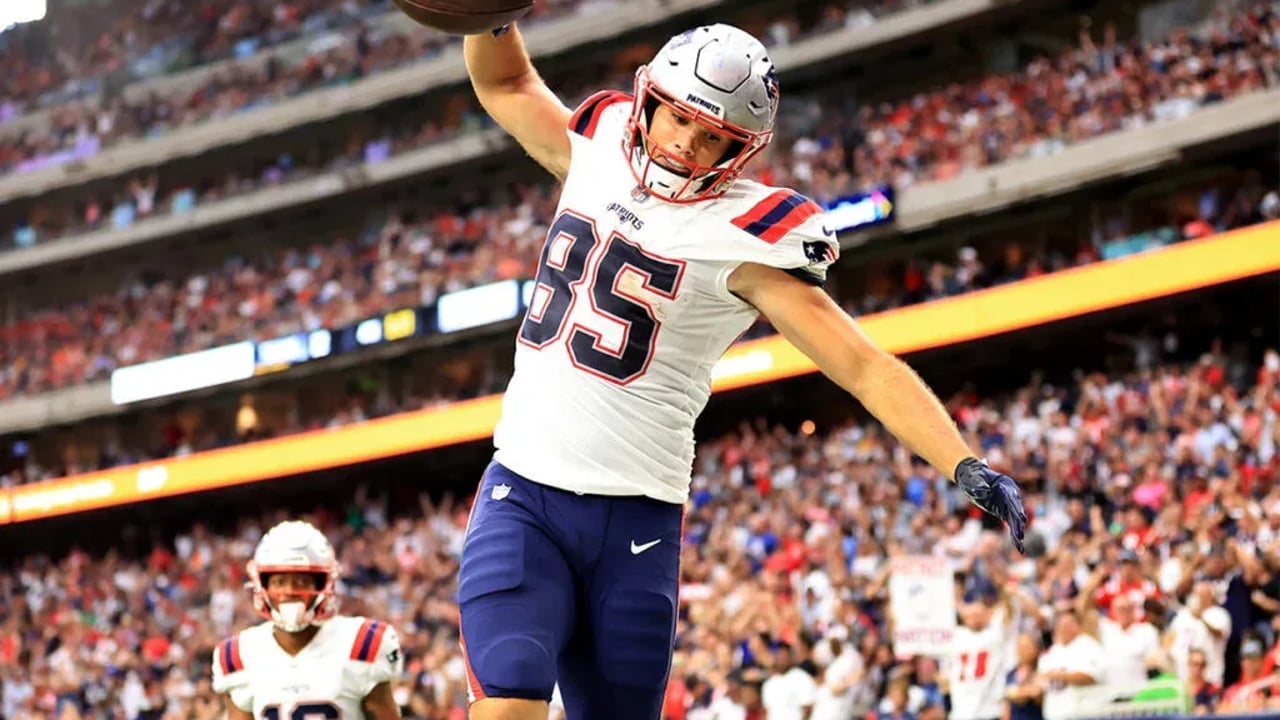 Hunter Henry Patriots Texans Week 5 2021 24 copy e1661805824628