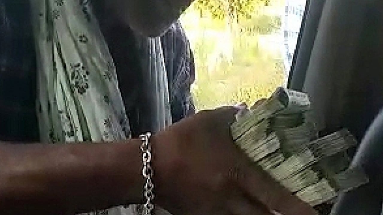 2021 01 Middleman Accepting Cash 2021 03 08 094856