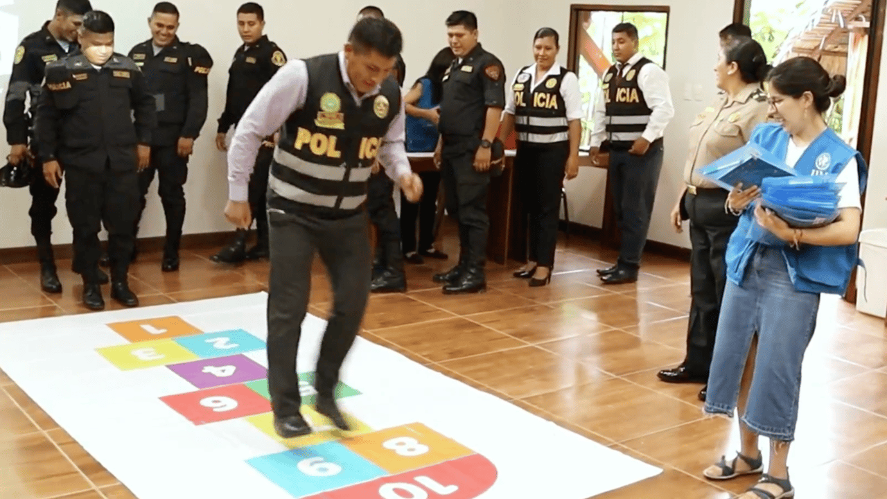 Peruvian Police goes into Childhood Mode 2