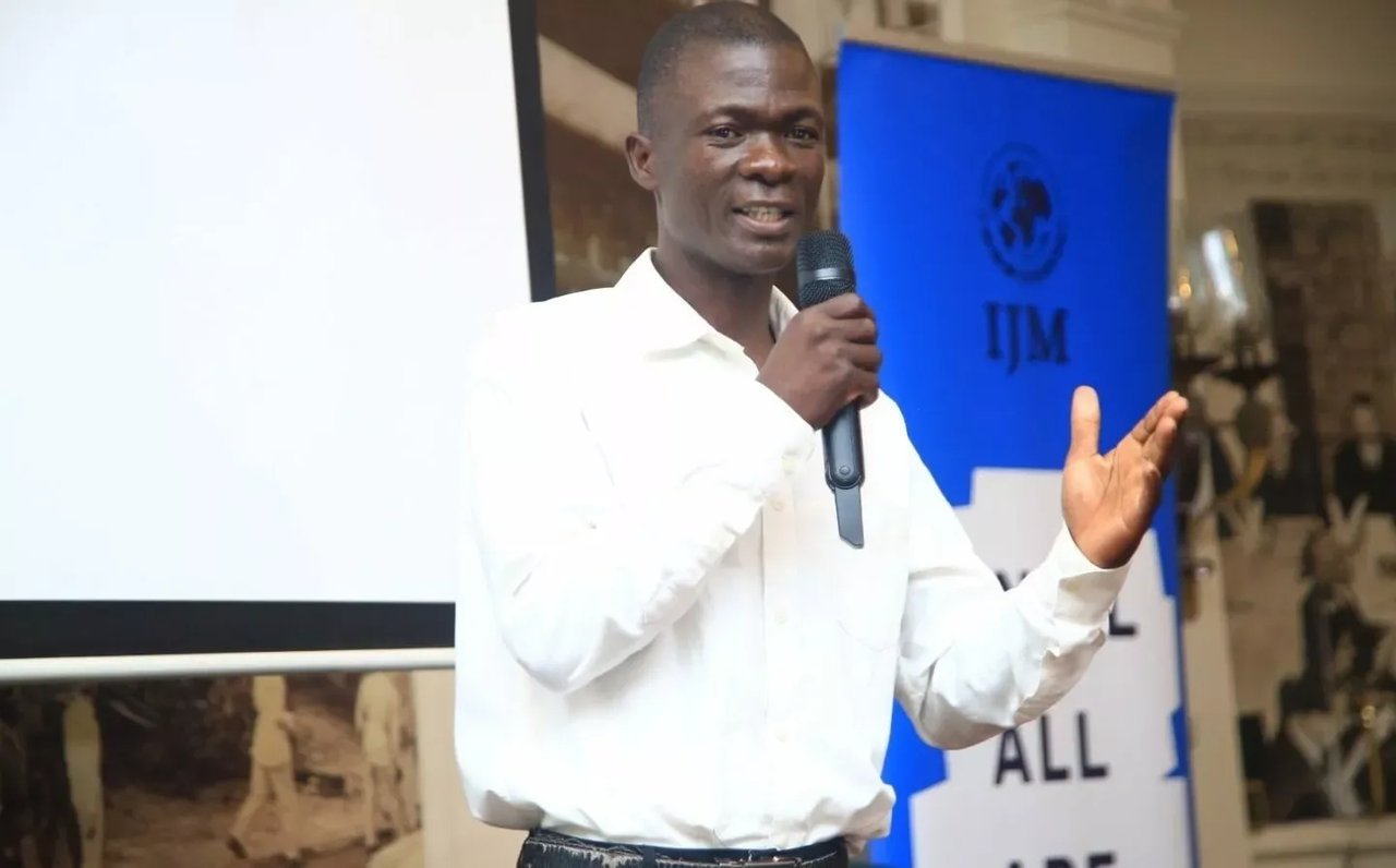 25ca apr collins img 2 W1580 Mcrop Q80 P100 100 84baea10fb