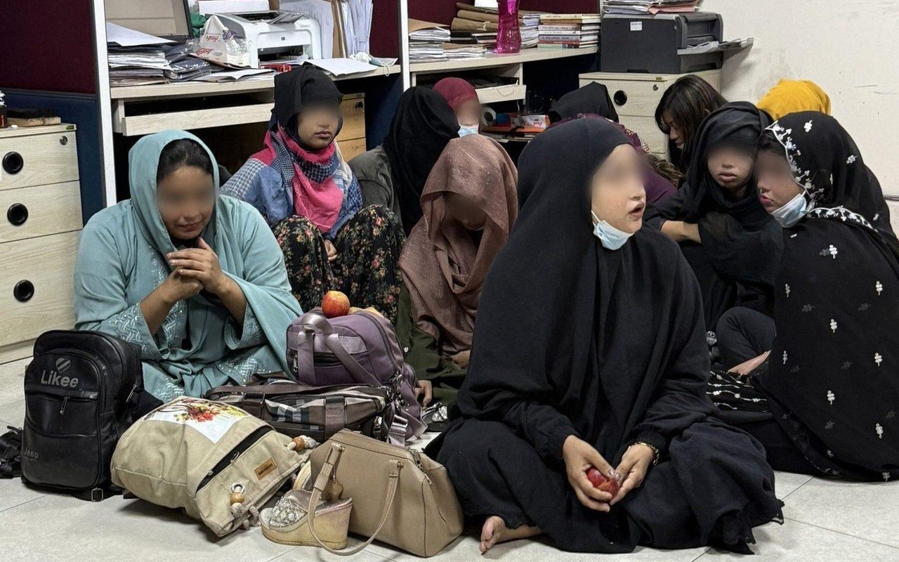 2025 12 Relak Zone Case 11 Blur jpg 202512 BGD Relak Zone Case Full Use