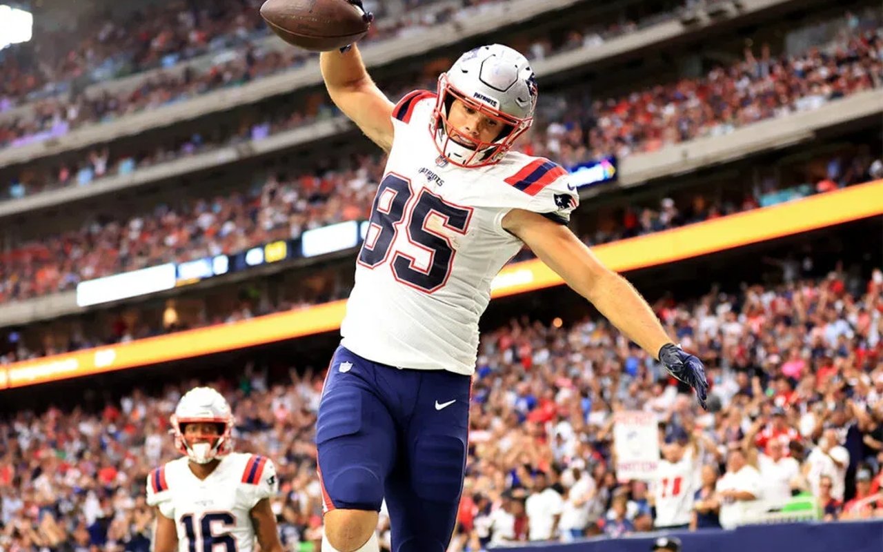 Hunter Henry Patriots Texans Week 5 2021 24 copy e1661805824628