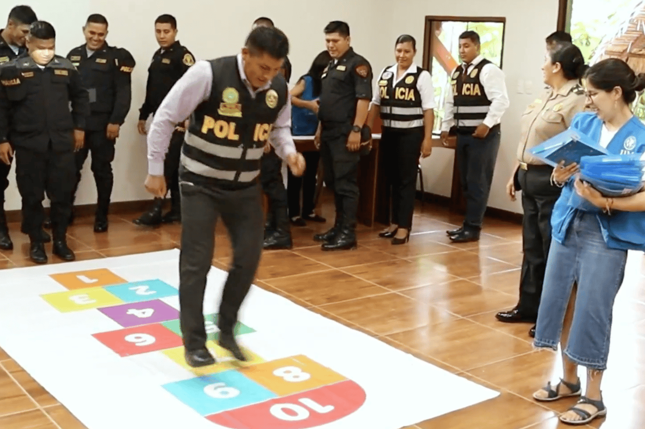 Peruvian Police goes into Childhood Mode 2