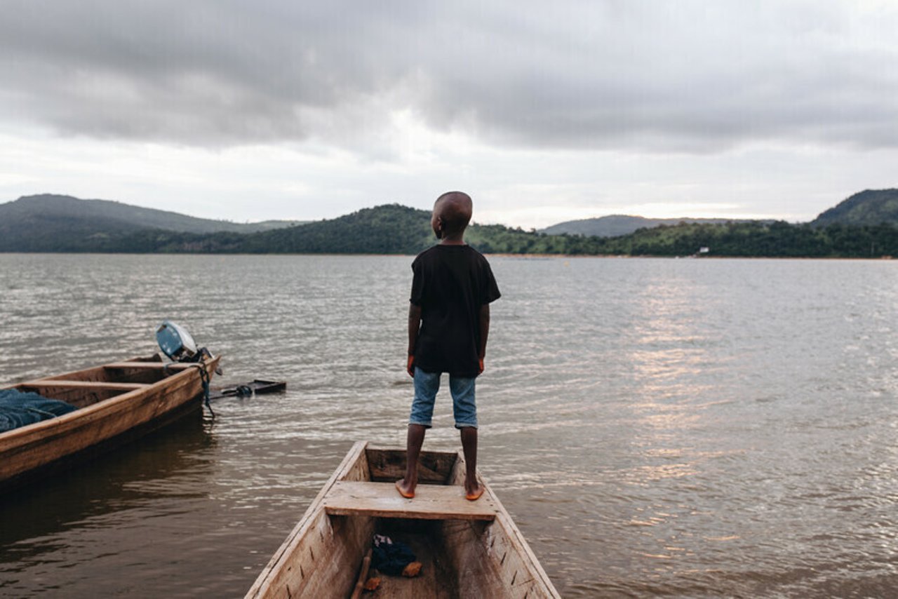 123 80 jpg 201907 ACC Ghanaian Children on Lake Stock Photos Approved for Full Use