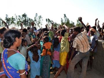 Asked ‘who wants to leave?’ the labourers raise their hands.